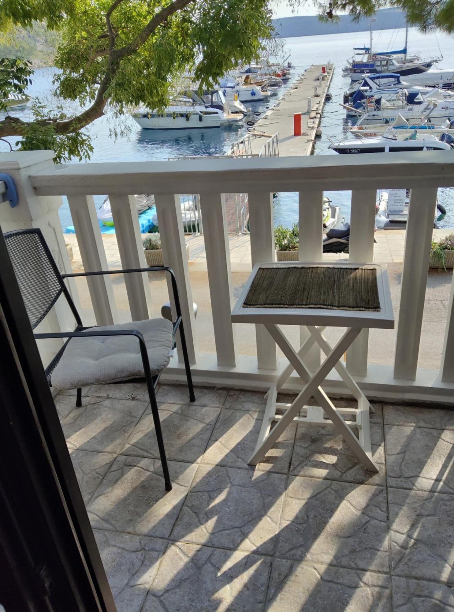 In With Sea View, Balcony, Air Conditioning, Wi-fi Apartment Jadranovo